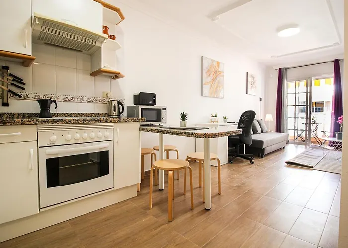 Beautiful By The Sea In דירה